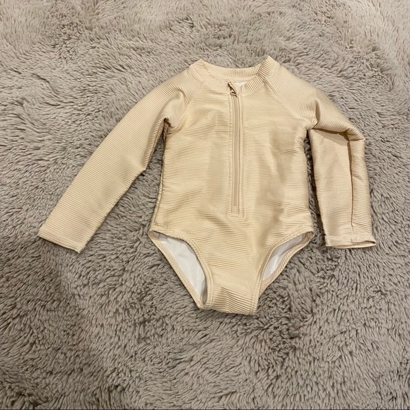 Rylee + Cru Ribbed Rash Guard Onepiece ivory Shell 18/24M - Picture 3 of 7